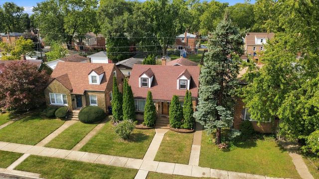 8818 S Sacramento Avenue, Evergreen Park, IL 60805