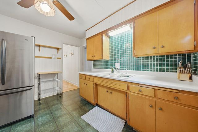 8818 S Sacramento Avenue, Evergreen Park, IL 60805