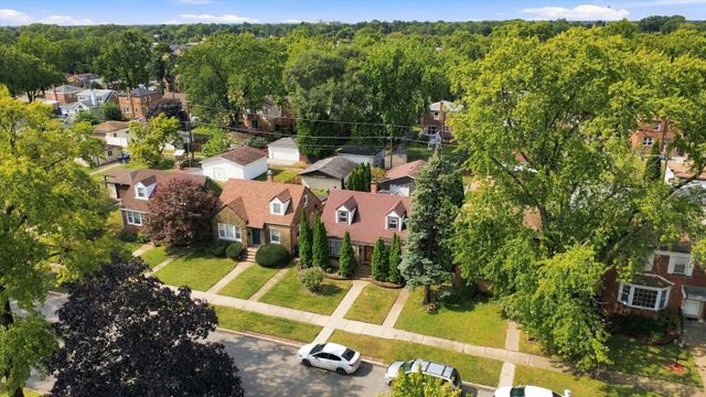 8818 S Sacramento Avenue, Evergreen Park, IL 60805