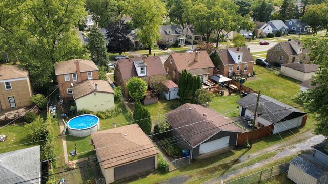 8818 S Sacramento Avenue, Evergreen Park, IL 60805