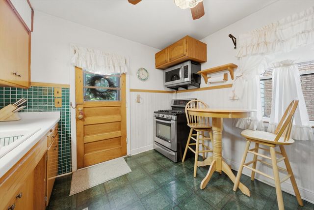 8818 S Sacramento Avenue, Evergreen Park, IL 60805