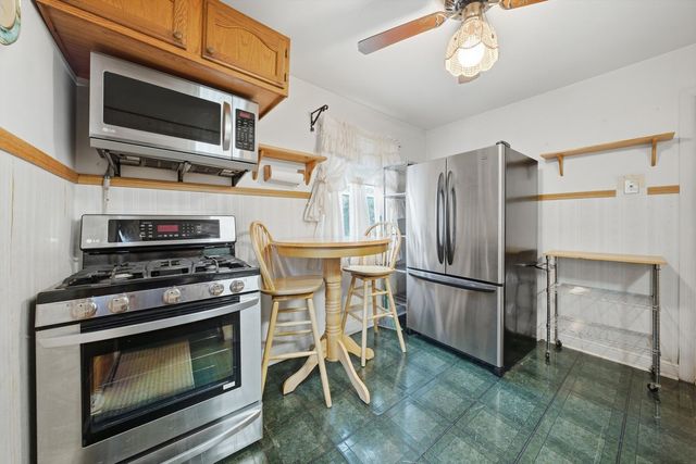 8818 S Sacramento Avenue, Evergreen Park, IL 60805