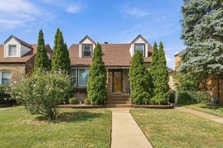 8818 S Sacramento Avenue, Evergreen Park, IL 60805