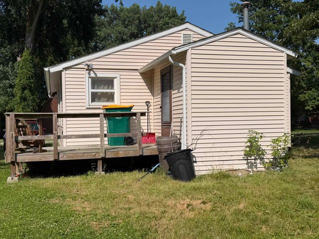 1052 Pine Road, Bay City, MI 48706