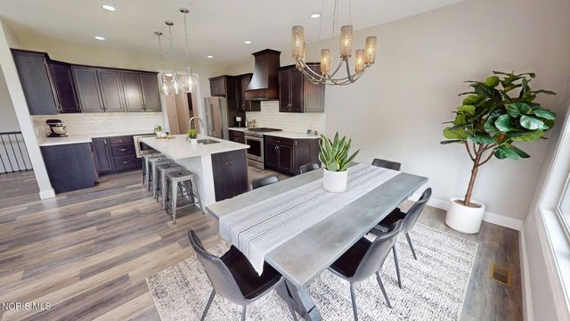 8320 Sycamore Woods Lane, Holland, OH 43528
