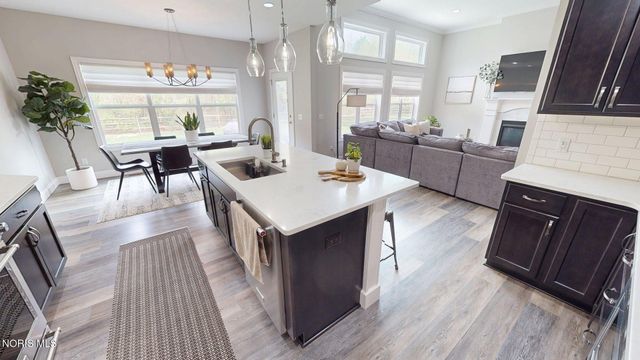 8320 Sycamore Woods Lane, Holland, OH 43528