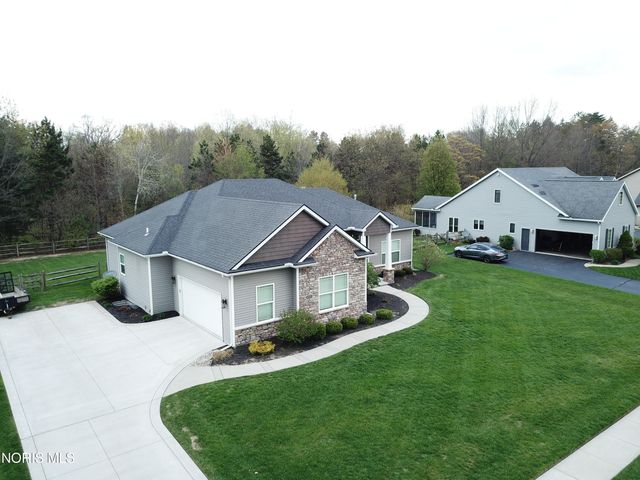 8320 Sycamore Woods Lane, Holland, OH 43528