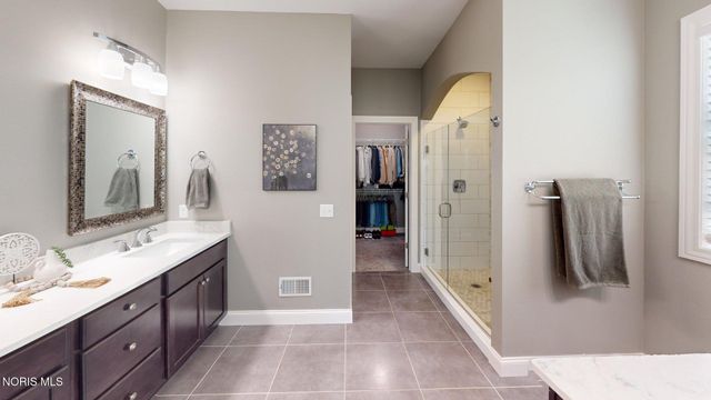 8320 Sycamore Woods Lane, Holland, OH 43528