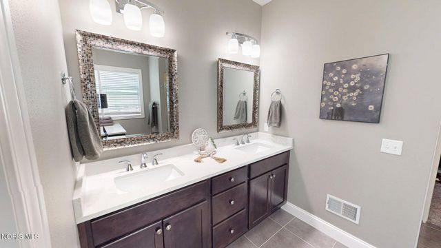 8320 Sycamore Woods Lane, Holland, OH 43528