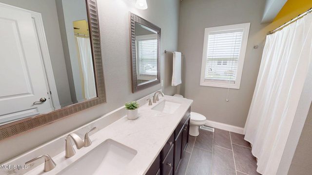 8320 Sycamore Woods Lane, Holland, OH 43528