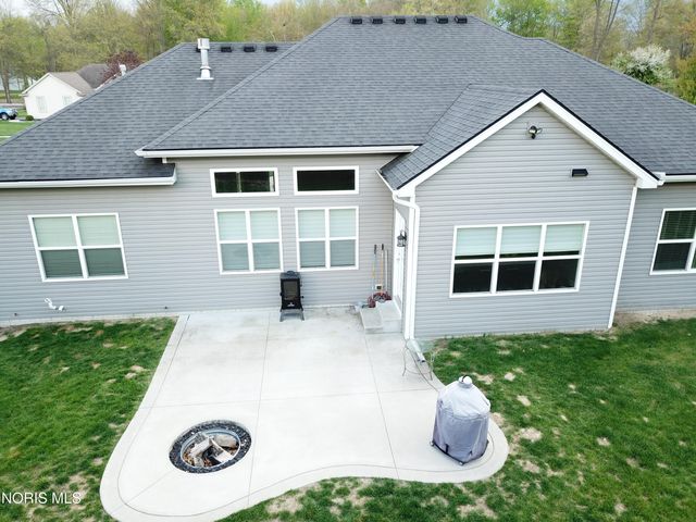8320 Sycamore Woods Lane, Holland, OH 43528