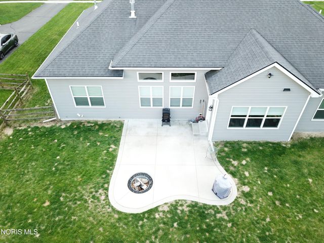 8320 Sycamore Woods Lane, Holland, OH 43528