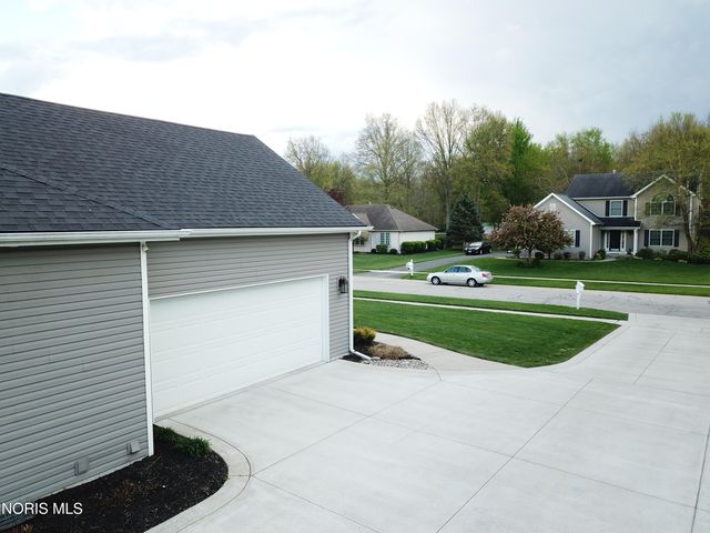 8320 Sycamore Woods Lane, Holland, OH 43528