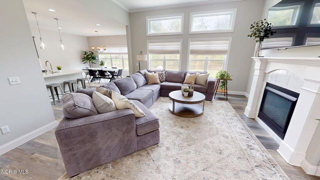 8320 Sycamore Woods Lane, Holland, OH 43528