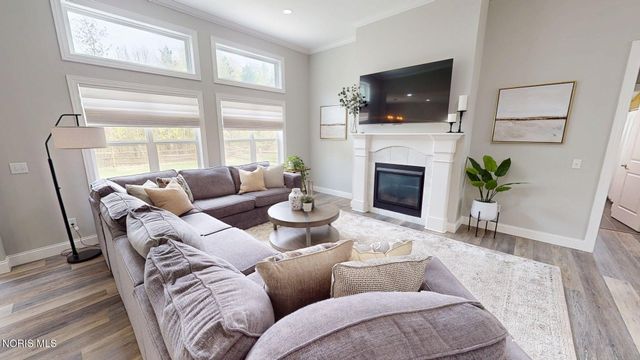 8320 Sycamore Woods Lane, Holland, OH 43528