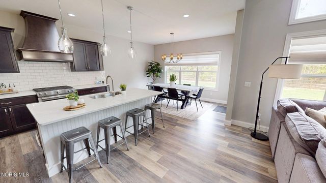 8320 Sycamore Woods Lane, Holland, OH 43528
