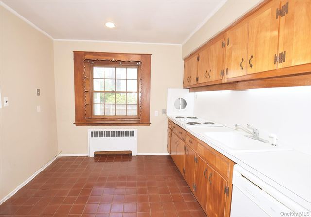 283 Princeton Road, Rockville Centre, NY 11570