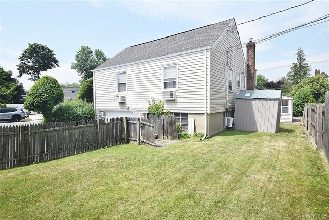 283 Princeton Road, Rockville Centre, NY 11570