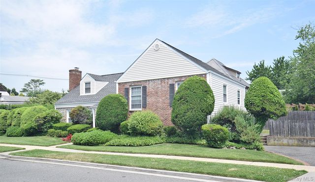 283 Princeton Road, Rockville Centre, NY 11570