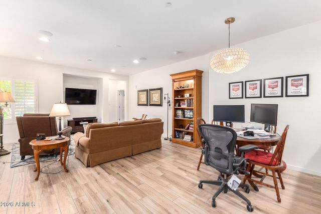 3935 E ROUGH RIDER Road 1271, Phoenix, AZ 85050