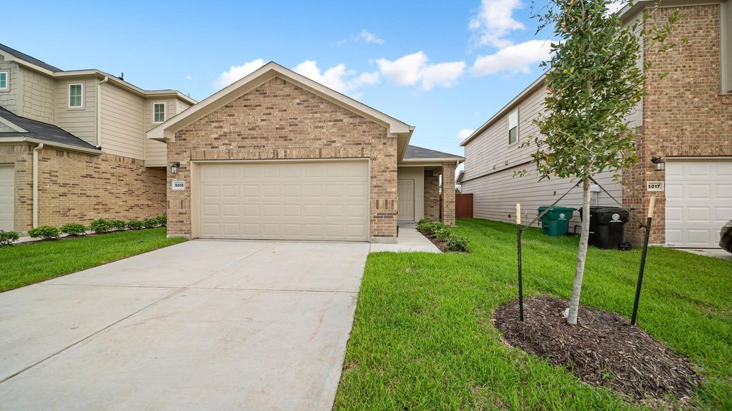 5015 Lady Morgan Drive, Houston, TX 77048