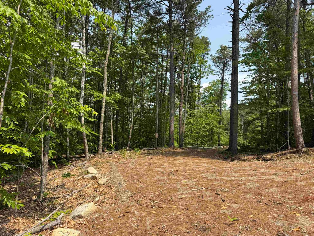 15 Circuit Road, Ossipee, NH 03864