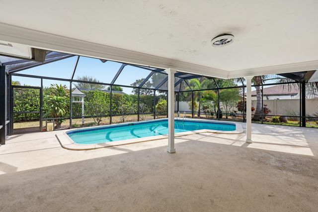 9696 Honeysuckle Avenue, Palm Beach Gardens, FL 33410