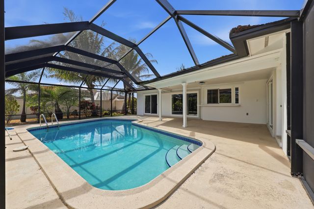 9696 Honeysuckle Avenue, Palm Beach Gardens, FL 33410