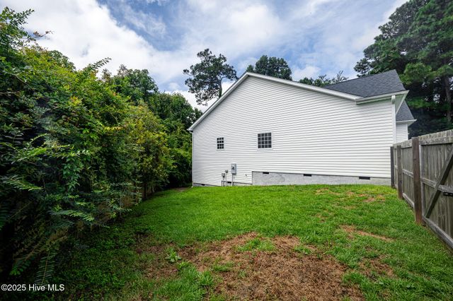 120 Secretariat Drive, Sneads Ferry, NC 28460