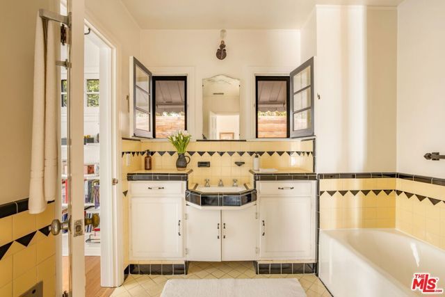 4420 Ambrose Terrace, Los Angeles, CA 90027