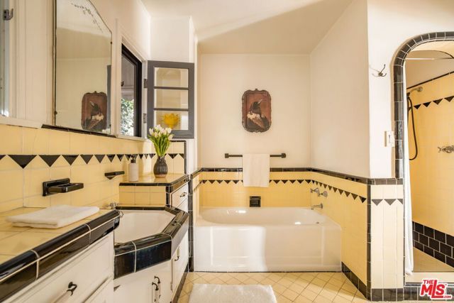 4420 Ambrose Terrace, Los Angeles, CA 90027