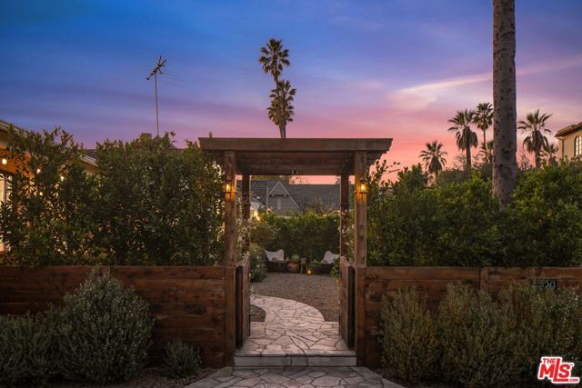 4420 Ambrose Terrace, Los Angeles, CA 90027