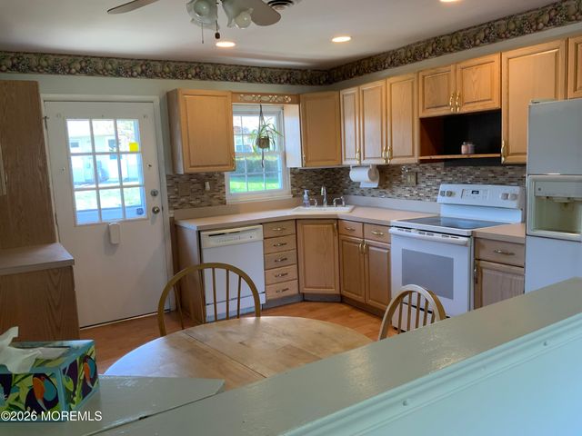 26B Yorkshire Court, Manchester, NJ 08759