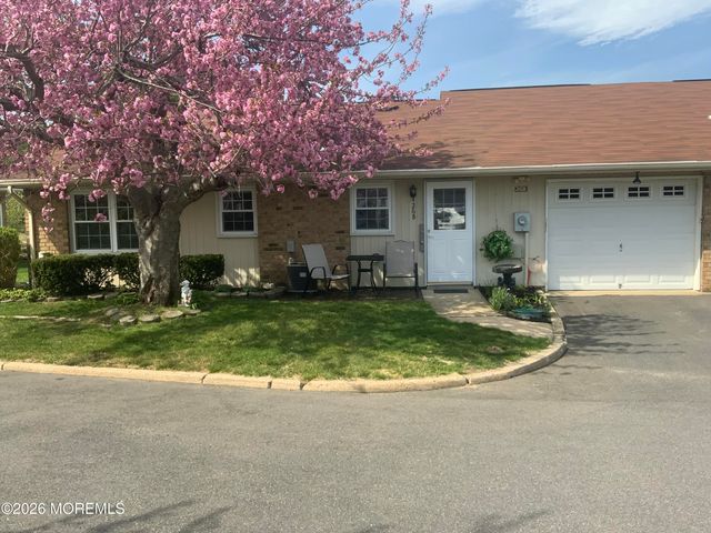 26B Yorkshire Court, Manchester, NJ 08759