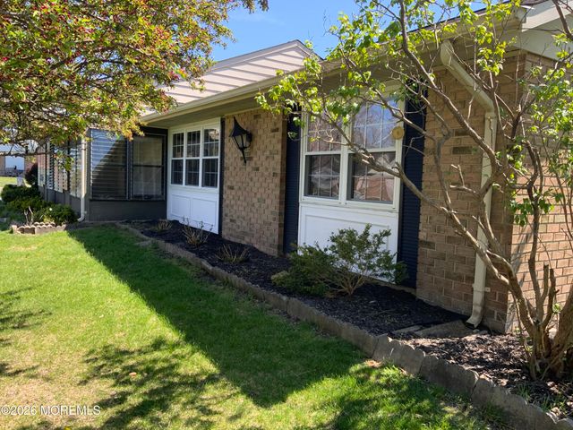 26B Yorkshire Court, Manchester, NJ 08759