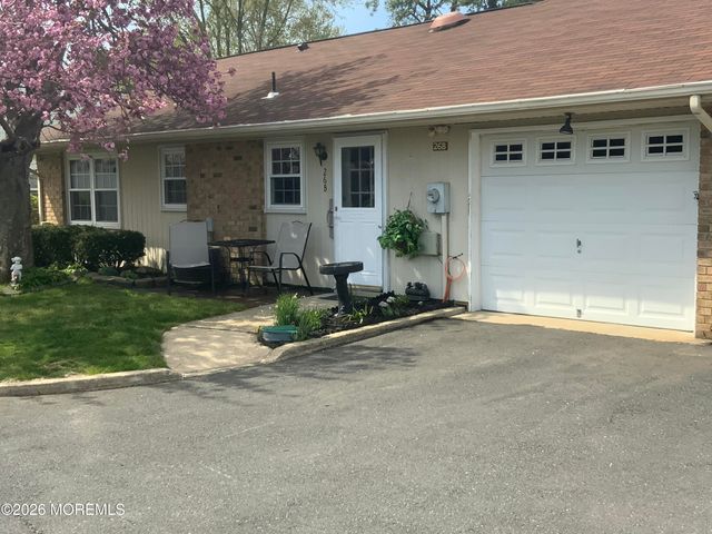 26B Yorkshire Court, Manchester, NJ 08759