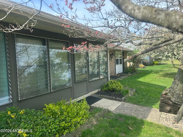 26B Yorkshire Court, Manchester, NJ 08759