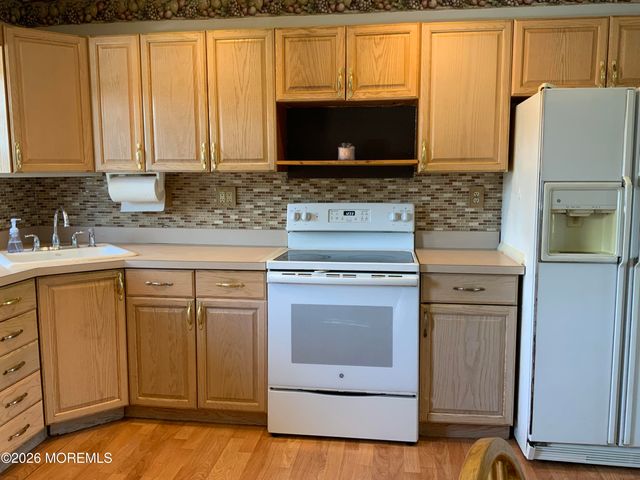 26B Yorkshire Court, Manchester, NJ 08759