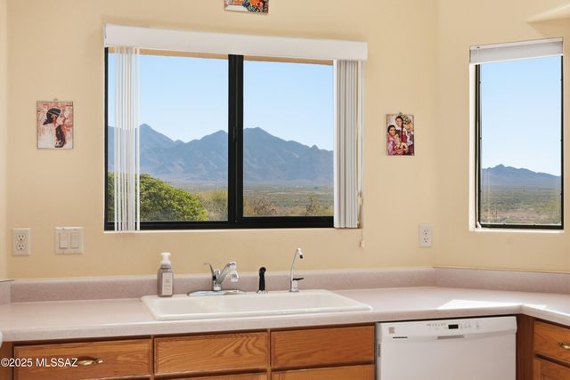 1461 W Hidden Crest Ct Court, Green Valley, AZ 85622