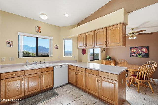 1461 W Hidden Crest Ct Court, Green Valley, AZ 85622