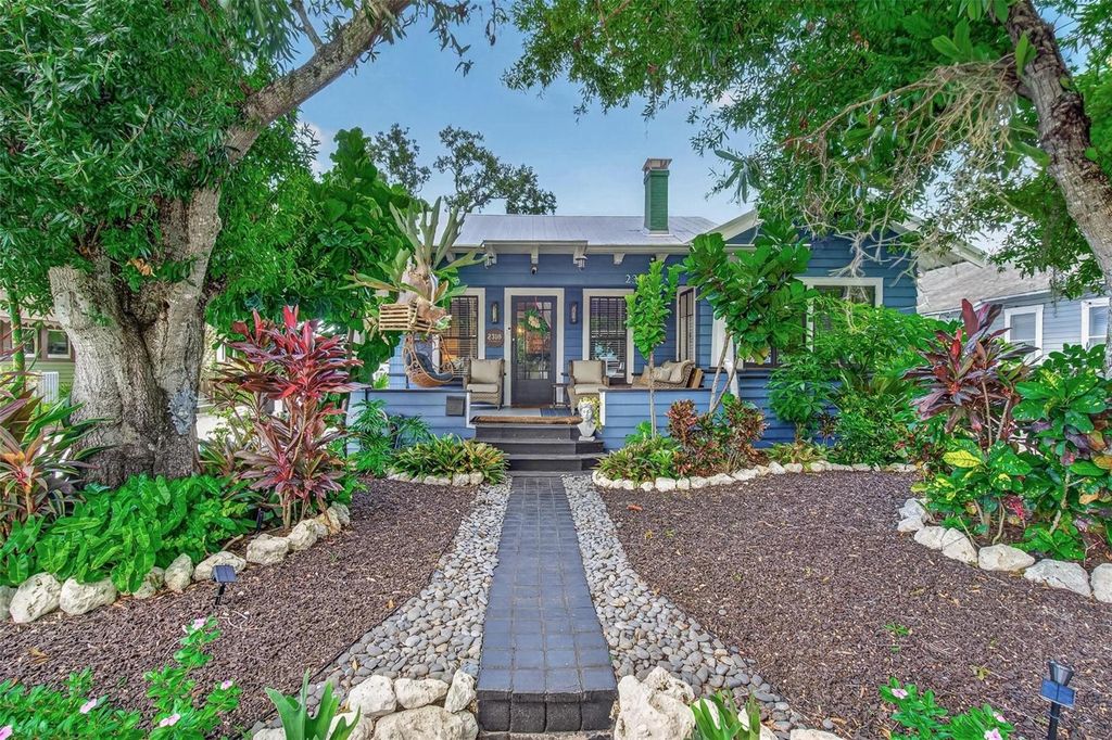 2318 7TH AVENUE W, BRADENTON, FL 34205 — exterior