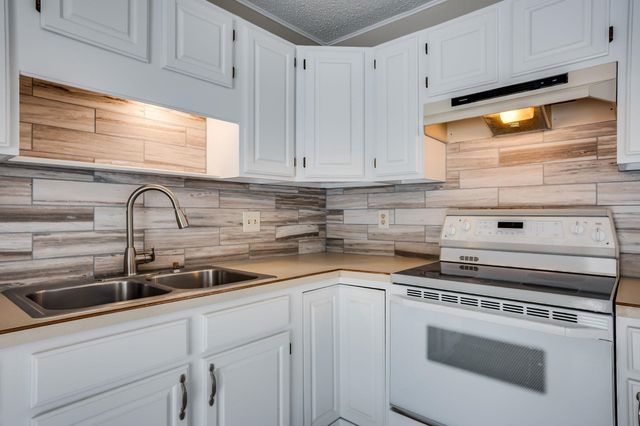 2902 S Saint Paul Ave, Wichita, KS 67217