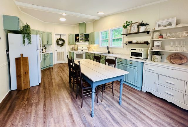 4002 Rippey Lake Rd, Mount Pleasant, TN 38474