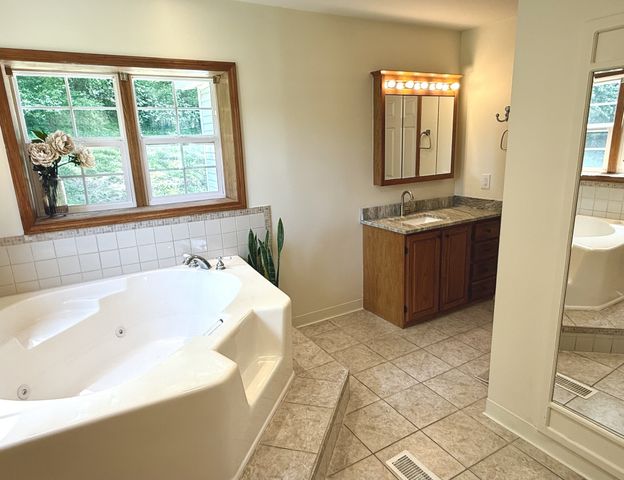 4002 Rippey Lake Rd, Mount Pleasant, TN 38474