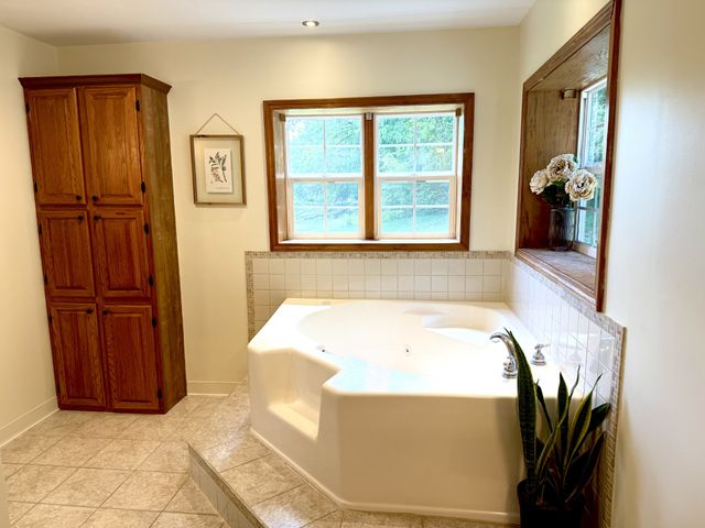 4002 Rippey Lake Rd, Mount Pleasant, TN 38474