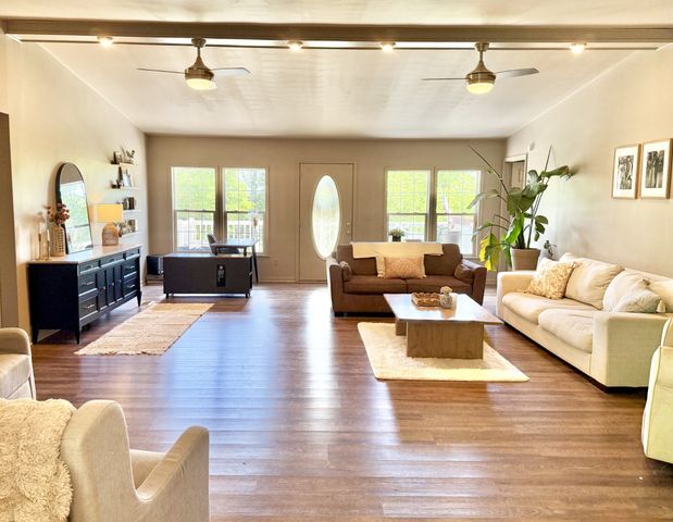 4002 Rippey Lake Rd, Mount Pleasant, TN 38474