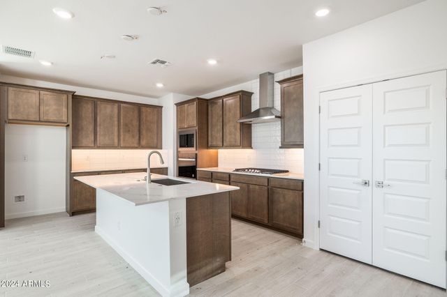 6963 W BUCKHORN Trail, Peoria, AZ 85383