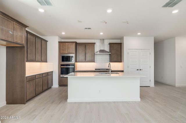 6963 W BUCKHORN Trail, Peoria, AZ 85383