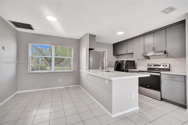 5532 SW 22nd St, West Park, FL 33023