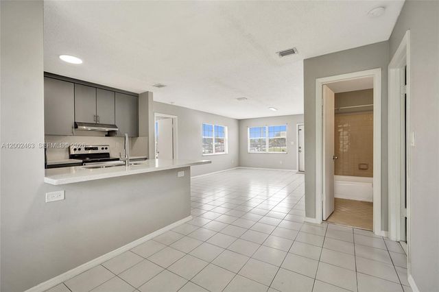 5532 SW 22nd St, West Park, FL 33023